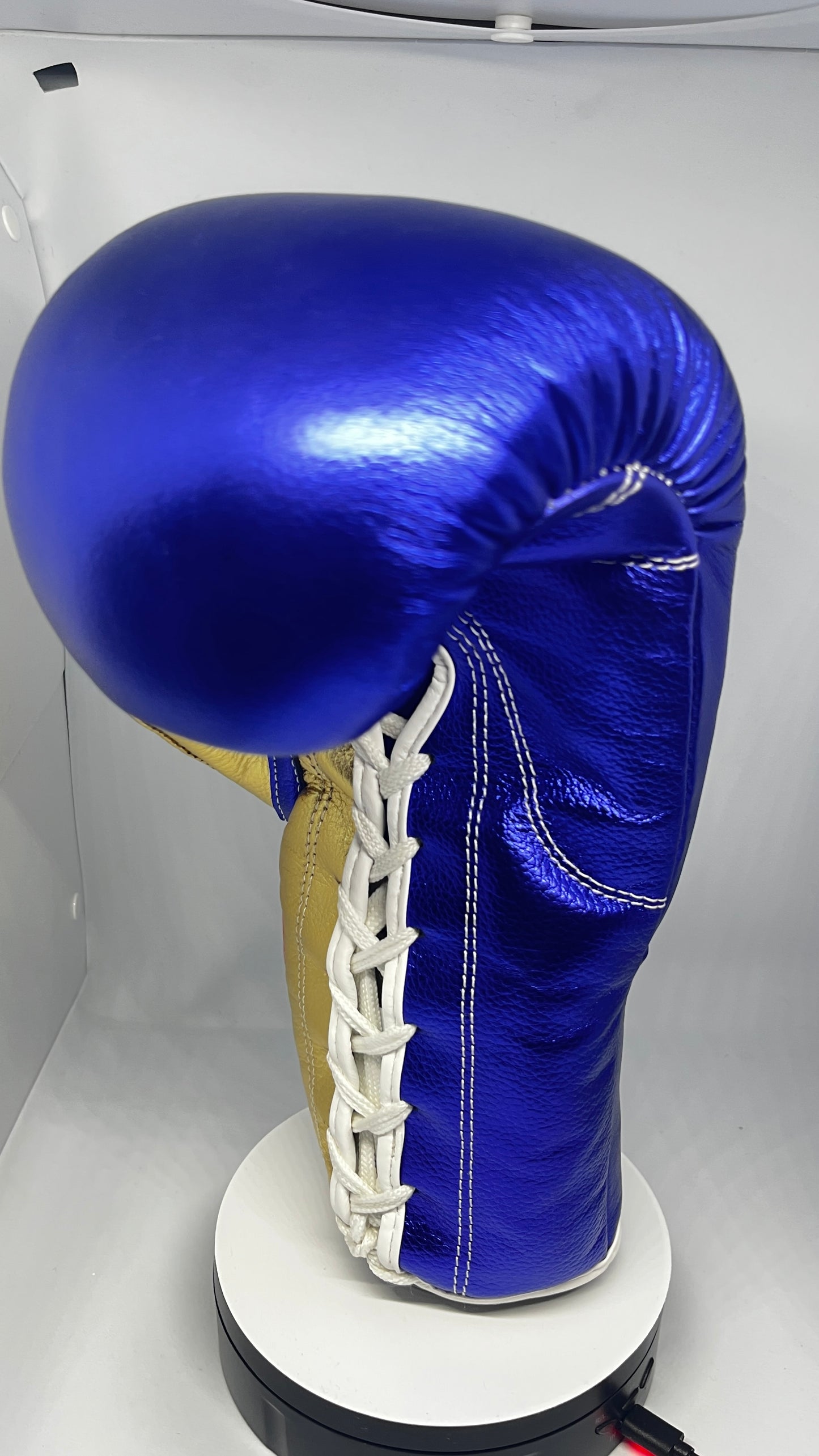 Gants de boxe à lacets "PROUD"